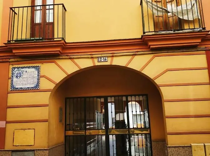 Apartment Triana Pureza 12-14 *